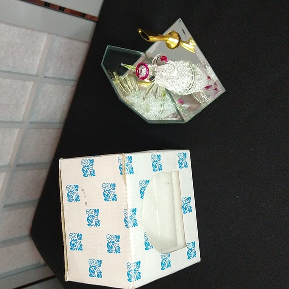 Glass angel/ mirrored pen holder. - Picture 6 of 8